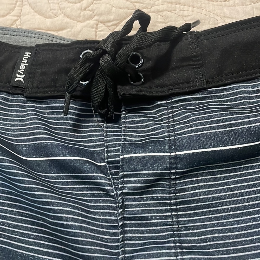 Hurley boys Black Striped Swim Shorts Sz 16 - Picture 4 of 9